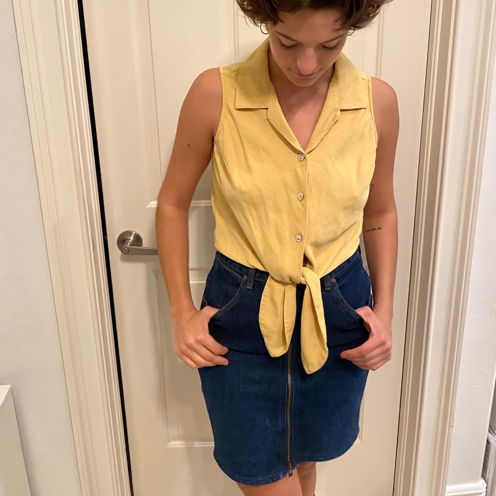 Yellow Tommy Bahama Women’s button up tie top